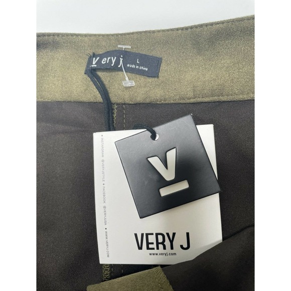 NWT VERY J Suede Scalloped Buttoned Mini Skirt L - Picture 3 of 7